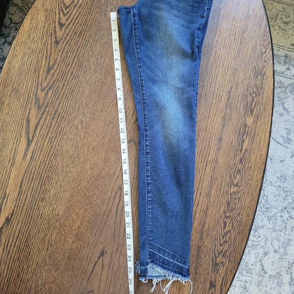 Old Navy Rockstar Midrise Raw Hem Ankle Medium-Dark Wash Jeans Size Women's 4 - Picture 9 of 12